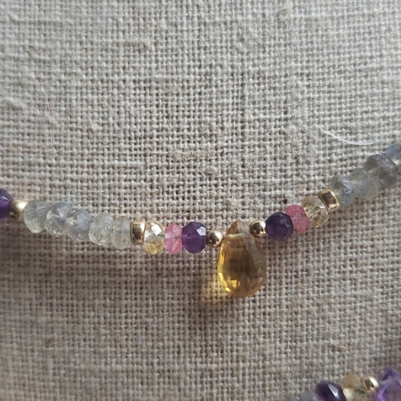 Labordrite and semi precious stone necklace - Picture 5 of 9